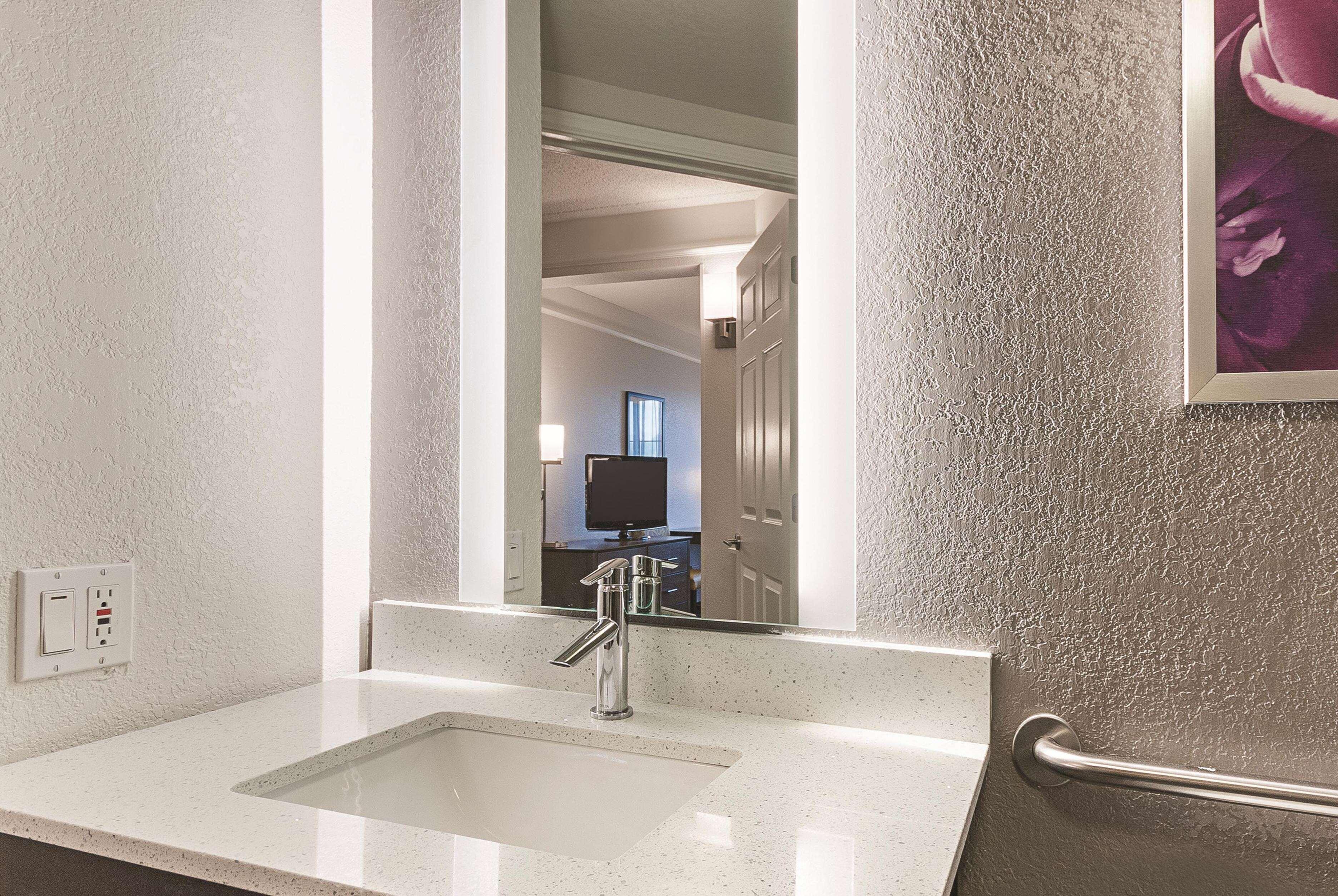 Отель La Quinta By Wyndham Grand Junction Airport Экстерьер фото